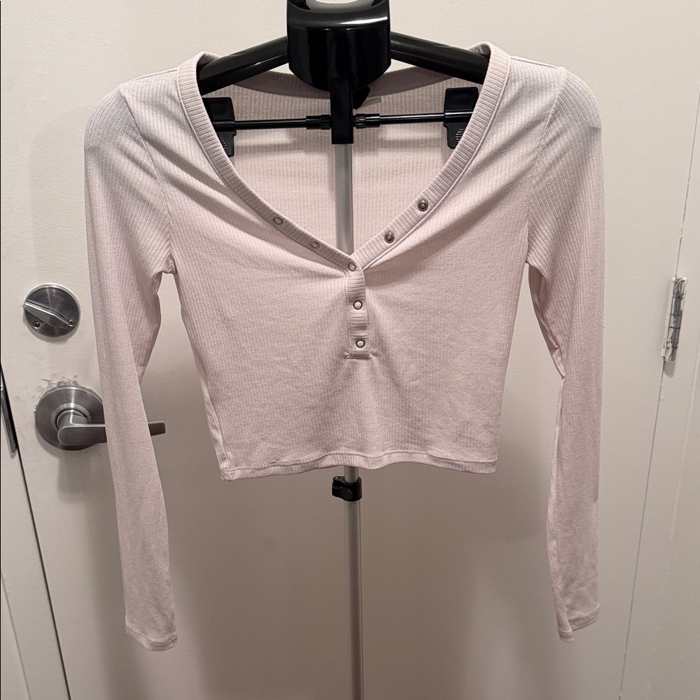 H&M Light Pink V-Neck Buttoned Blouse